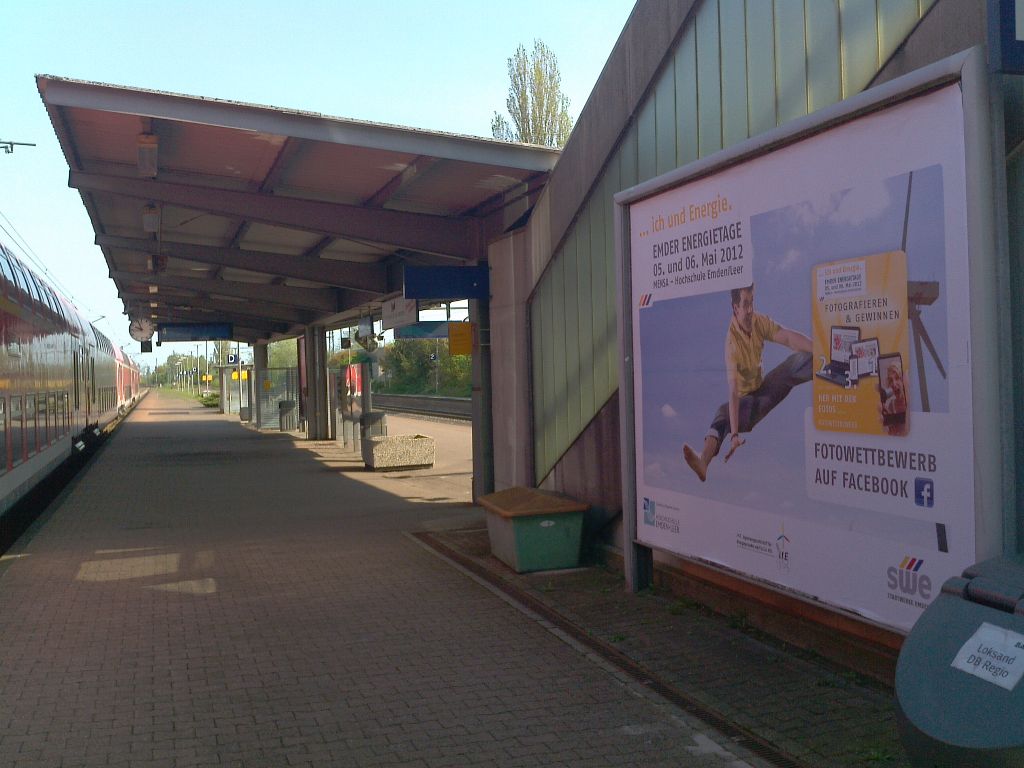 Plakate am Bahnhof