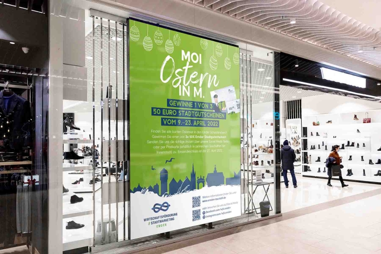 Werbeagentur Schneider - Kampagne Ostern In M Stadt Emden, Aufnahme von einem Plakat im Großformat im Einkaufscenter